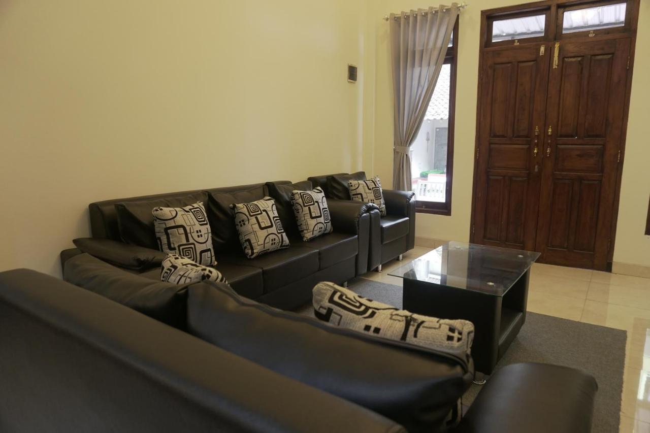 Sayana Homestay สเลมาน ภายนอก รูปภาพ